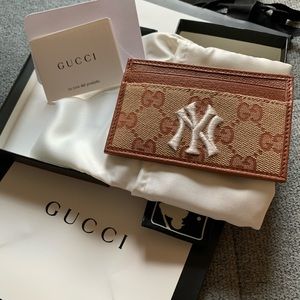 Authentic Gucci NY Yankees Patch Card Case